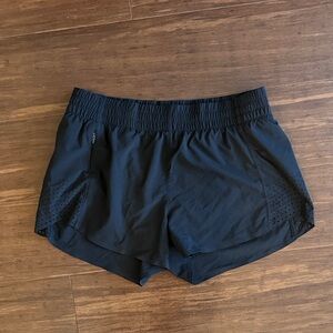 Athleta Hustle 3” shorts in black size S
